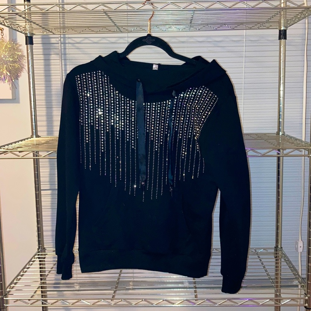 BLACK SWEATSHIRT